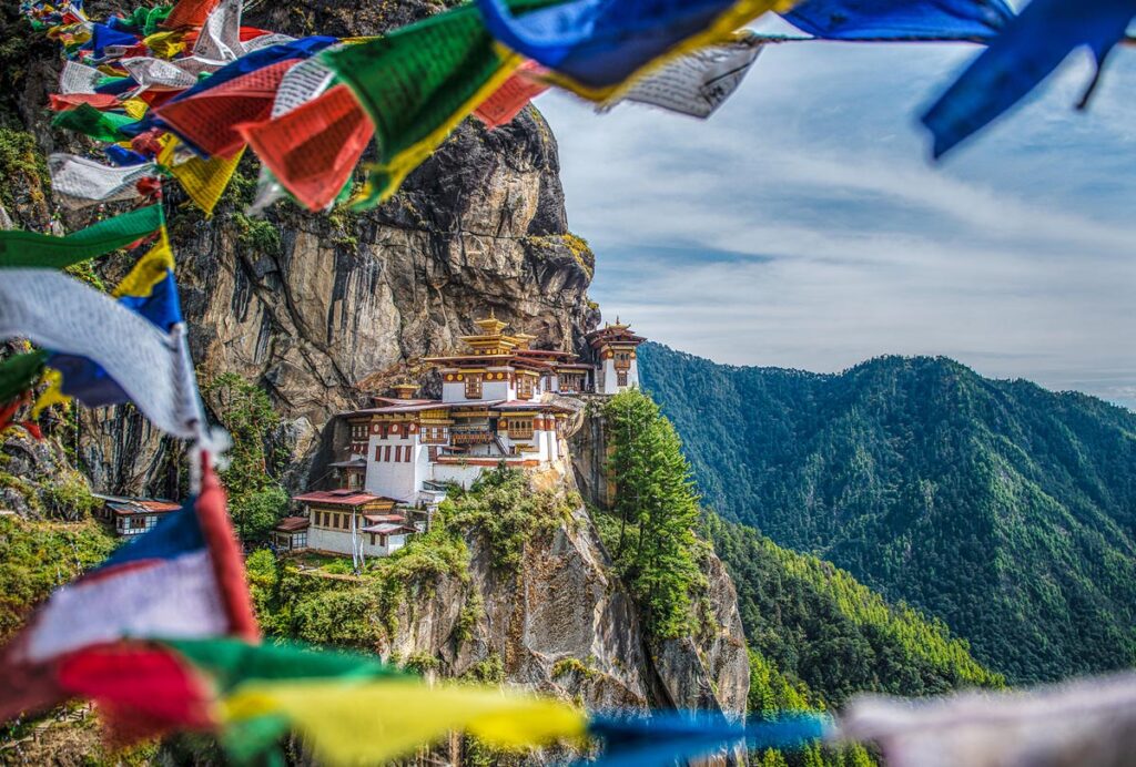 Bhutan: Wo das Glück zuhause ist − Julia Mild / Weltweitwandern - Photo+Adventure
